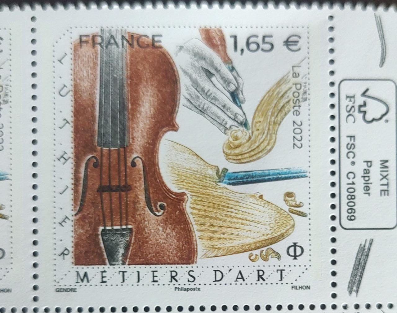 संगीत वाद्ययंत्र पर फ़्रांस की मोहर - 🎻वायलिन