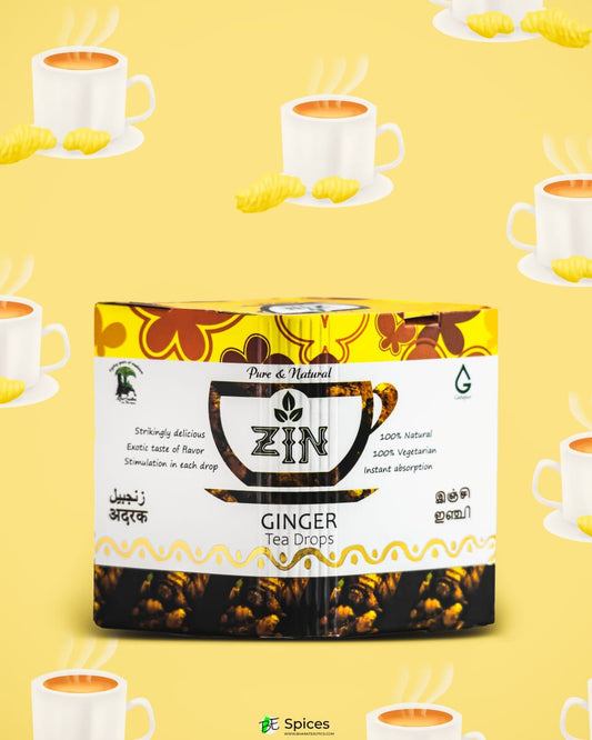 इलायची-अदरक-मसाला के असली सार के साथ चाय की बूंदें