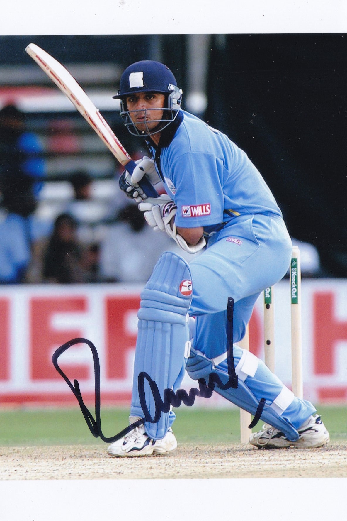 Autograph in Cricketer-Rahul Dravid in Colour Photo.