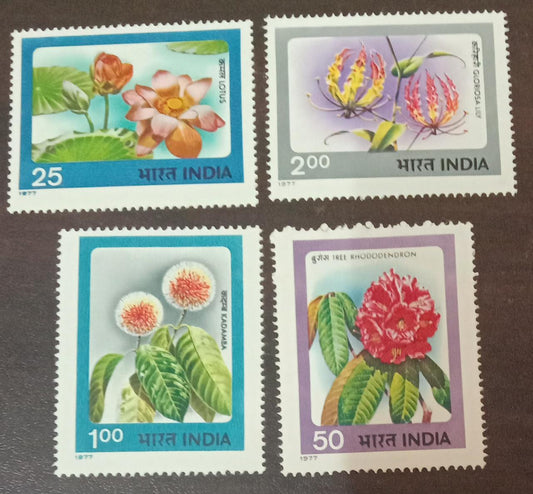 1977 4 भिन्न फूलों का मिंट सेट। भारत