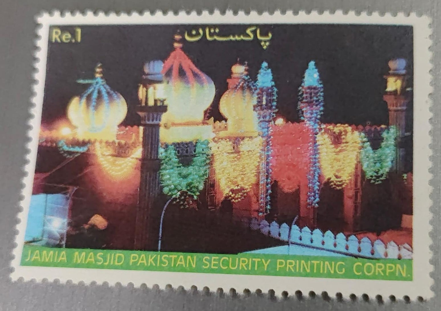 1 Rupee commemorative stamp from Pakistan.It was issued in 1985 and features the Jamia Masjid located at the Pakistan Security Printing Corporation in Karachi.