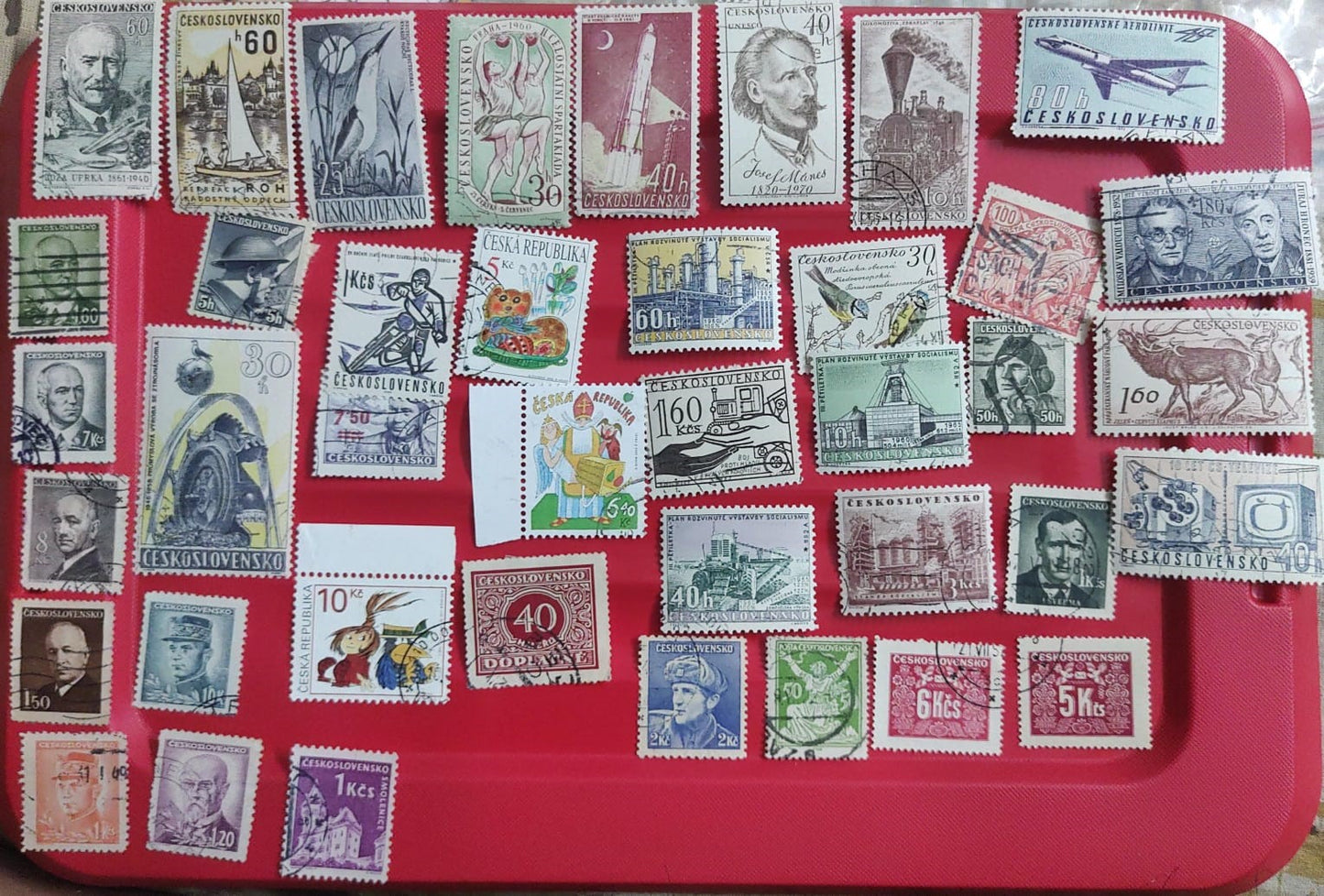 Ceskoslovensko 40 diff thematic stamps at ₹12 each.