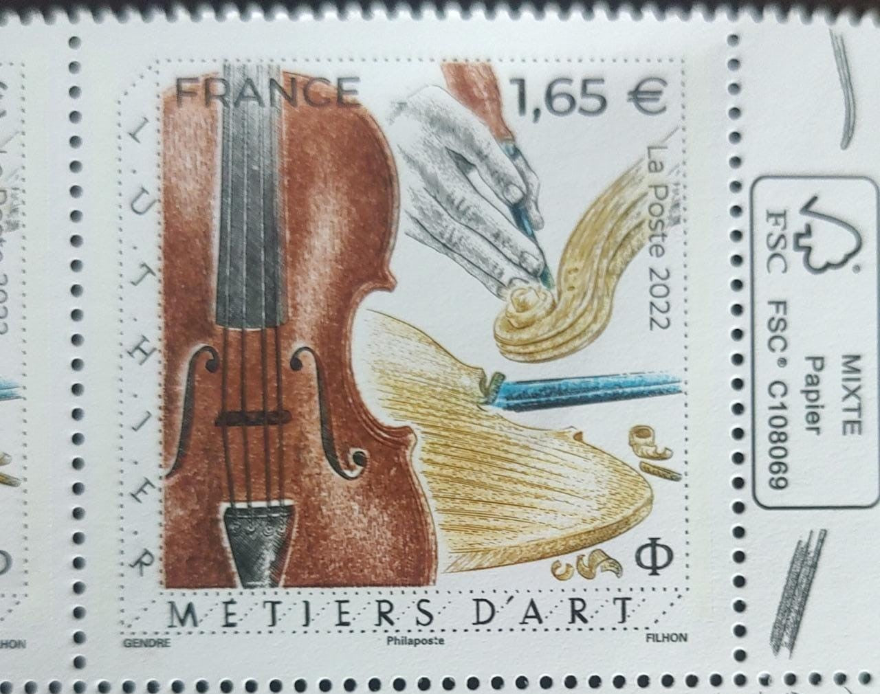 France stamp on Musical instrument - 🎻 violin
