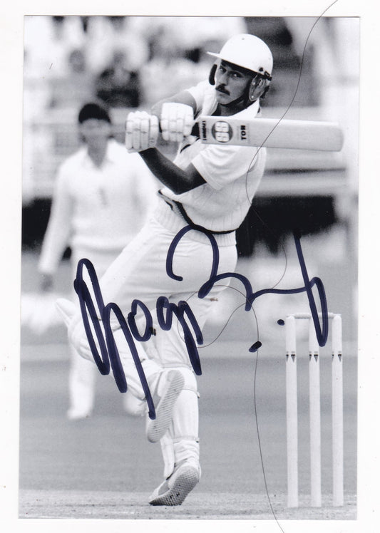 Autograph in Cricketer-Roger Binny in Black&white Photo.