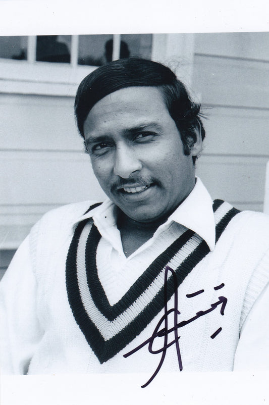 Autograph in Cricketer-Syed Kirmani in Black & White.