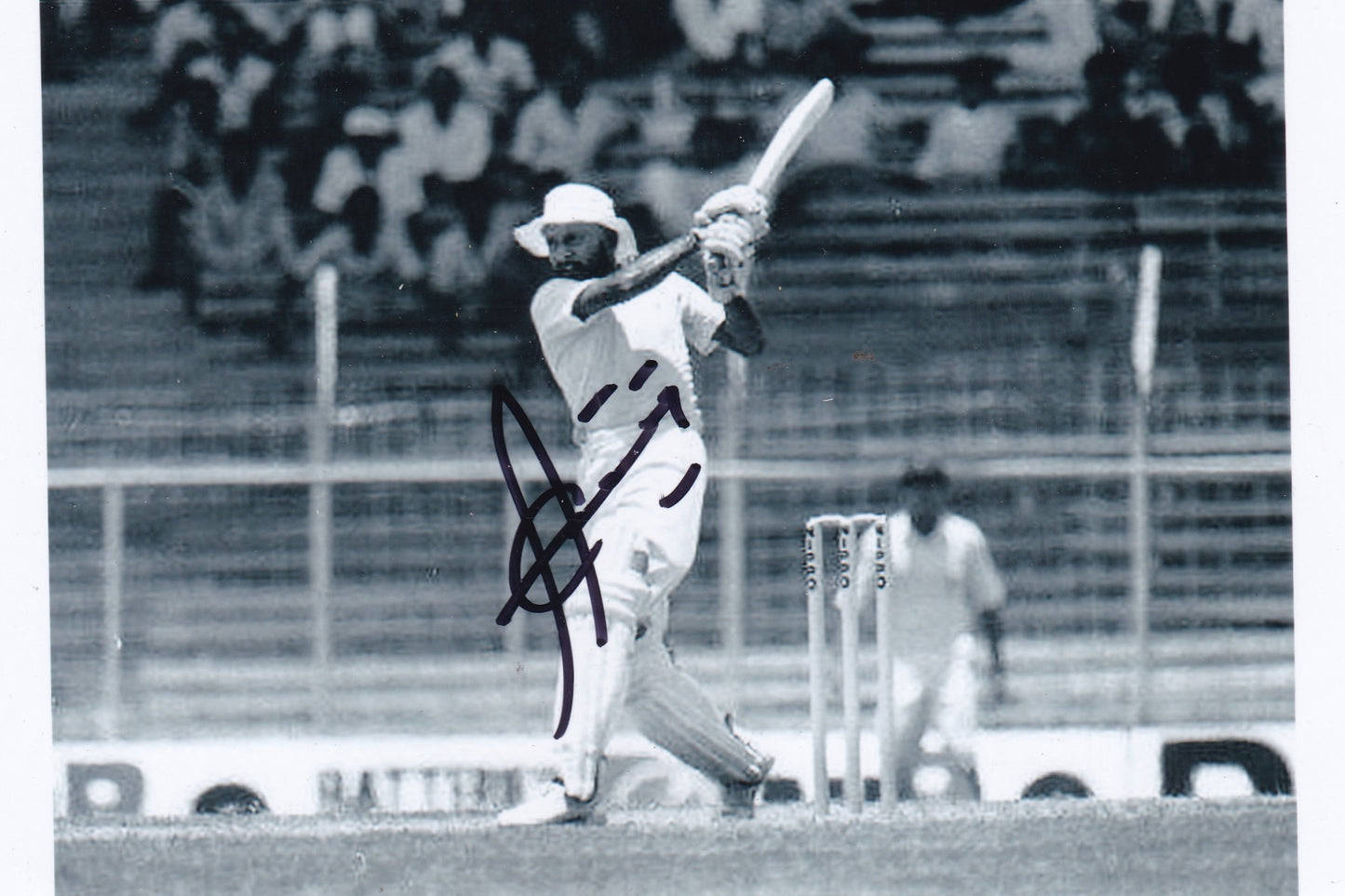 Autograph in Cricketer-Syed Kirmani in Black & White.