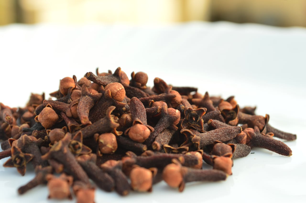 Top Quality Cloves (लौंग) - Strong Taste and Aroma for Your Culinary Adventures