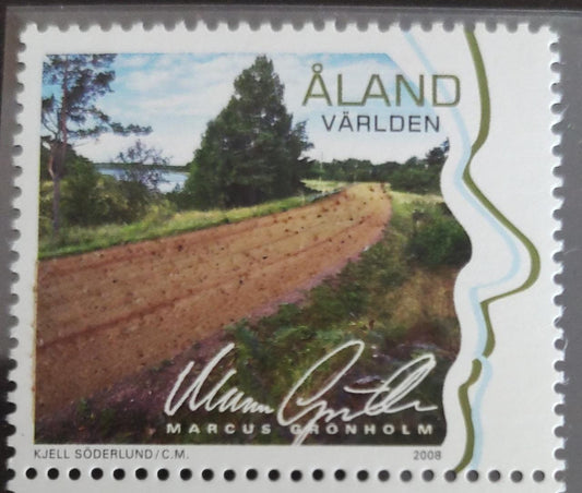 अलैंड 2008 ने स्टांप में दिखाए गए भूरे रंग के पथ पर असली मिट्टी/मिट्टी चिपकाकर एक स्टांप जारी किया