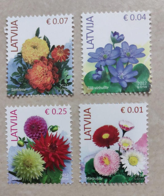 Latvia 4 different stamps on Flowers..