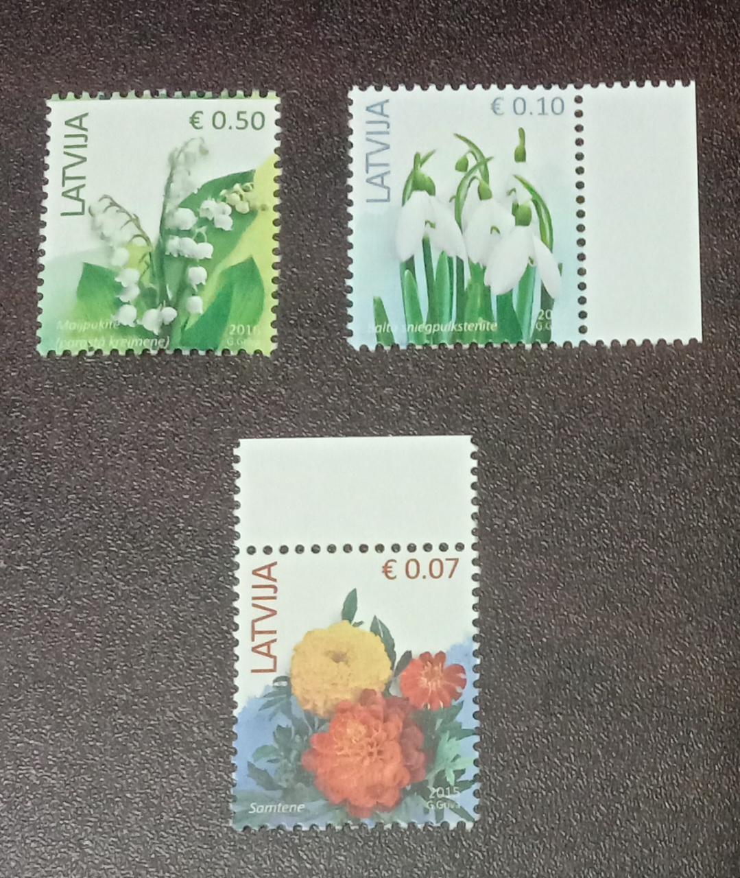 Latvia 2016 set of 3beautiful stamps on flowers.
