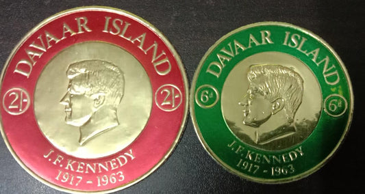 डावर द्वीप के 2 अलग-अलग चांदी के सिक्कों के स्टांप कॉल अलग-अलग हैं।