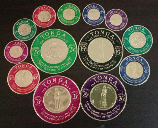 13 अलग-अलग चांदी के सिक्कों के टोंगा सेट को अलग-अलग कहा जाता है।