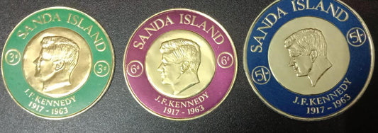सैंडा आइलैंड के 3 अलग-अलग चांदी के सिक्कों के स्टाम्प कॉल अलग-अलग हैं।