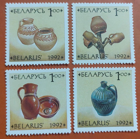 1992 बेलारूस मिट्टी के बर्तनों पर 4 टकसाल टिकटों का सेट।